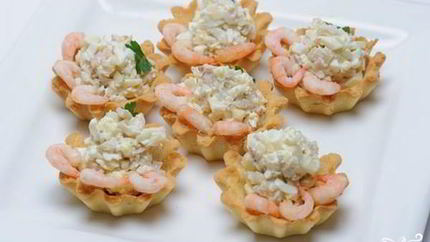 Тарталетки с морским коктейлем