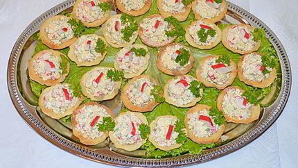 Тарталетки с начинкой из крабовых палочек