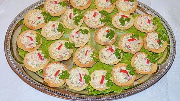 тарталетки с начинкой из крабовых палочек