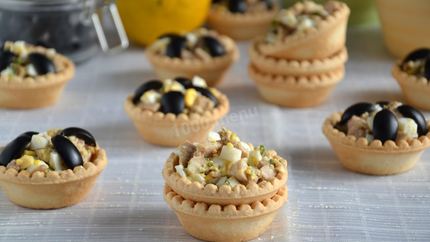 Тарталетки с печенью трески и яйцом