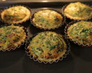 Тарталетки с рикоттой и руколой