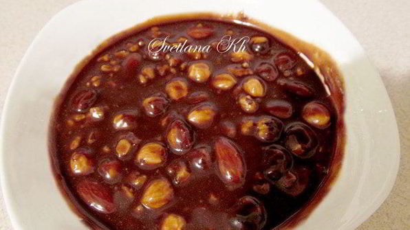 тарталетки с шоколадно-ореховой карамелью и сливками