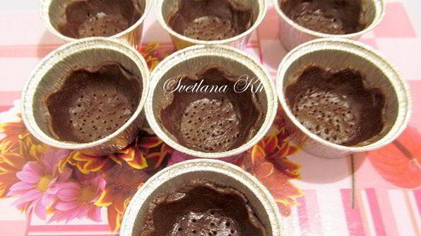 тарталетки с шоколадно-ореховой карамелью и сливками