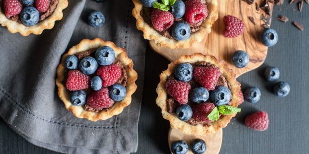 Рецепт тарталеток с шоколадным кремом и ягодами
