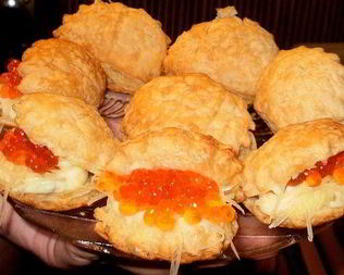 Тарталетки с сырной начинкой и икрой