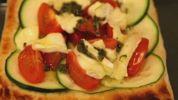 тарталетки с цукини, помидорами и сыром бри