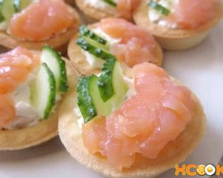 Тарталетки с творожным сыром и семгой