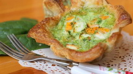 Тарталетки с тыквой и фетой в сливочно-шпинатной заливке