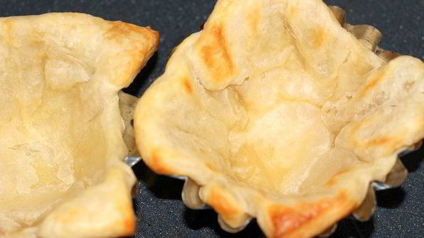 тарталетки с тыквой и фетой в сливочно-шпинатной заливке