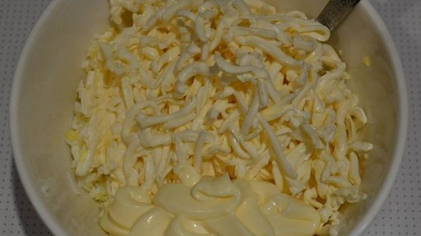 тарталетки с яйцом и сыром