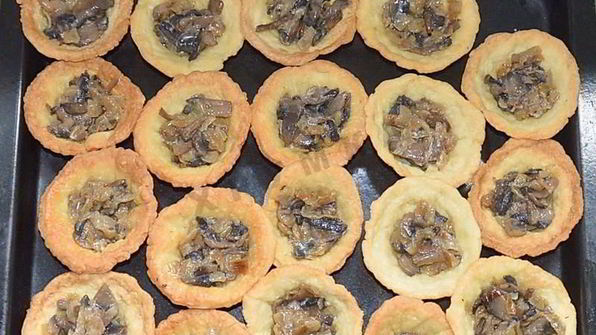 творожные тарталетки с грибами и сыром