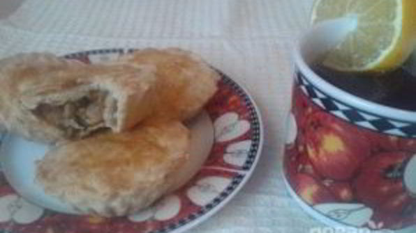 закрытые тарталетки с курицей и грибами