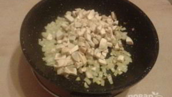 закрытые тарталетки с курицей и грибами