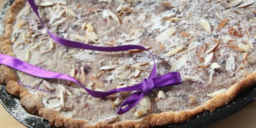 Рецепт миндального тарта с черной смородиной