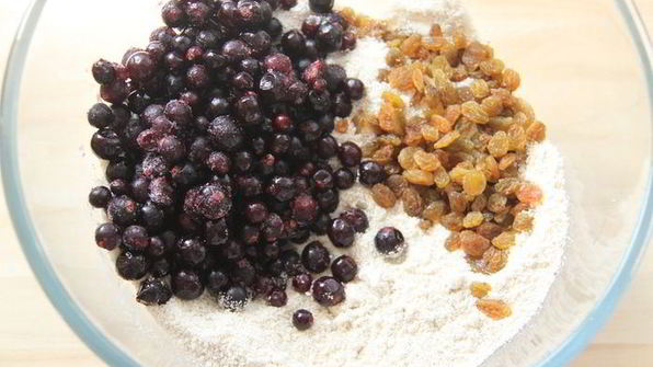 миндальный тарт с черной смородиной