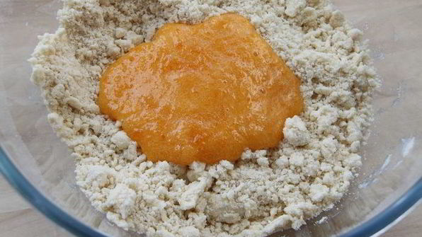 миндальный тарт с черной смородиной