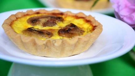 Мини тарты с грибами и пармезаном