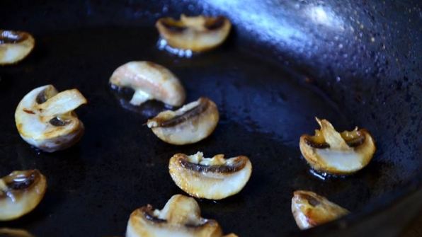 мини тарты с грибами и пармезаном