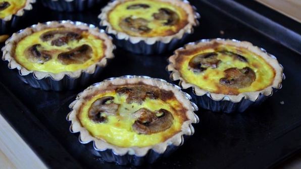 мини тарты с грибами и пармезаном
