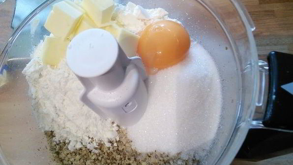 ореховый тарт с персиковым курдом