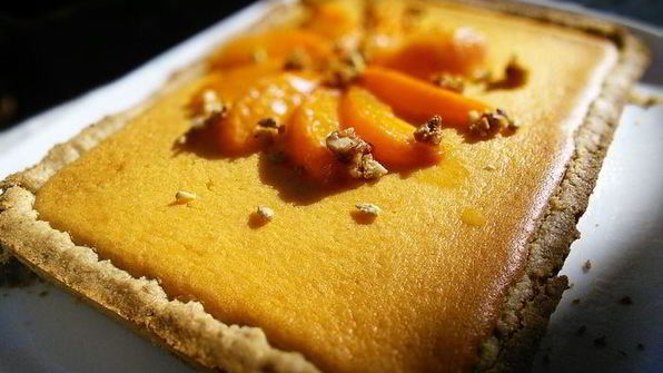 ореховый тарт с персиковым курдом