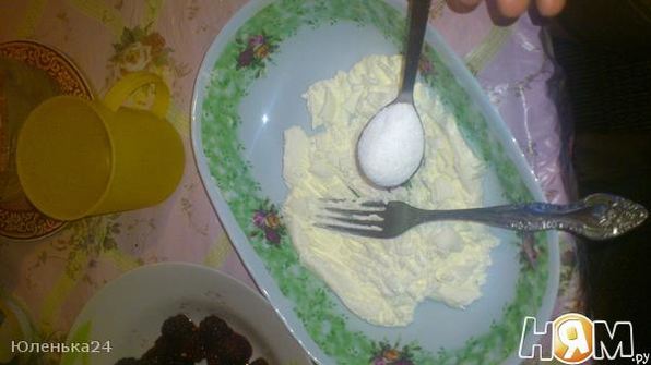 овсяный тарт с ежевикой