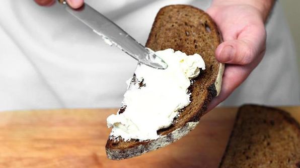 ржаные тартинки с лососем