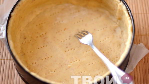 шоколадный тарт с карамелью и соленым арахисом