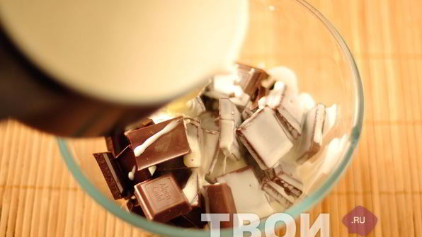 шоколадный тарт с карамелью и соленым арахисом