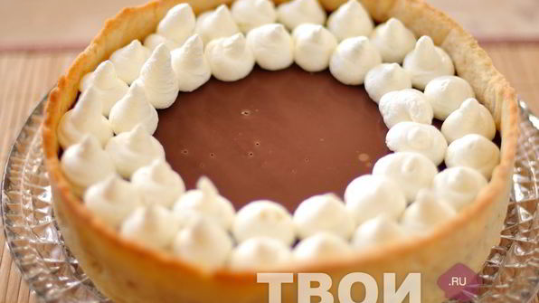 шоколадный тарт с карамелью и соленым арахисом