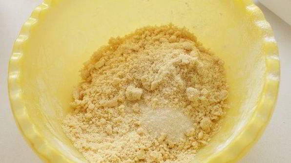 тарт с белым шоколадом и брусникой