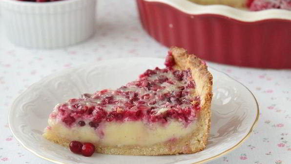 тарт с белым шоколадом и брусникой