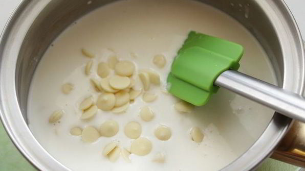 тарт с белым шоколадом и брусникой