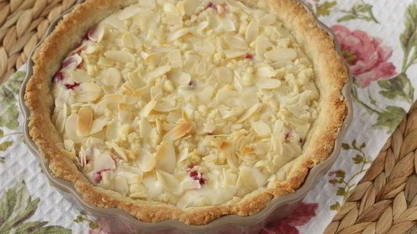 тарт с рикоттой и брусникой