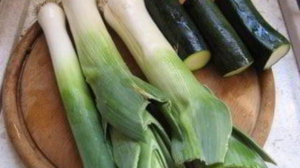 тарт с цукини и молодым пореем