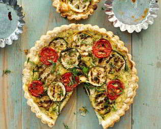 Тарт с цукини и помидорами