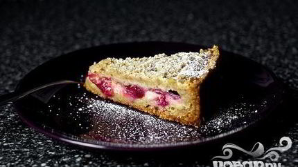 Тарт со сливами и лесными орехами