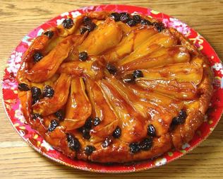 Тарт татен с грушами и изюмом