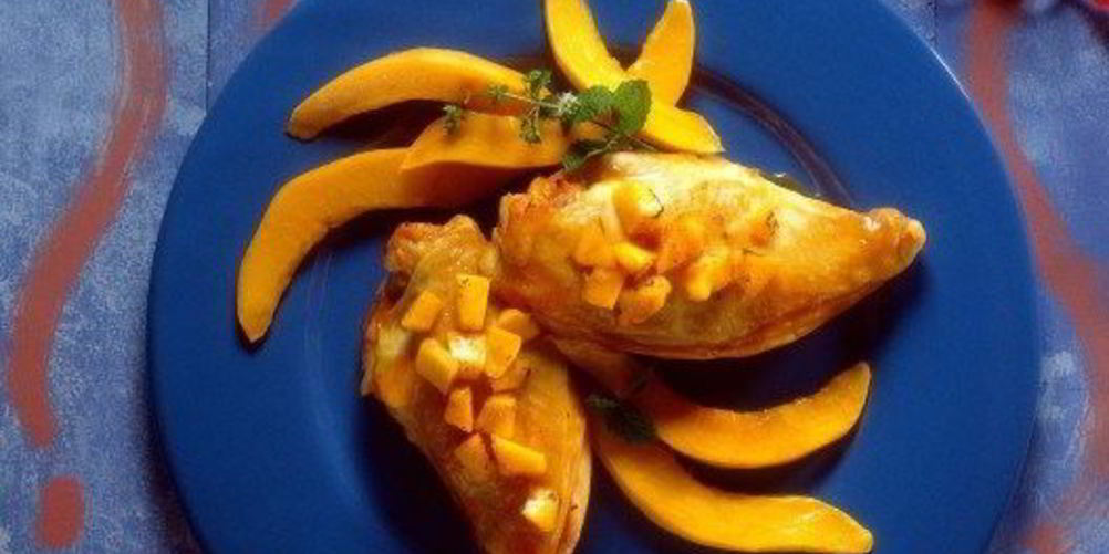 Рецепт тартинок из свежего кукурузного хлеба, горчицы, ветчины и чатни