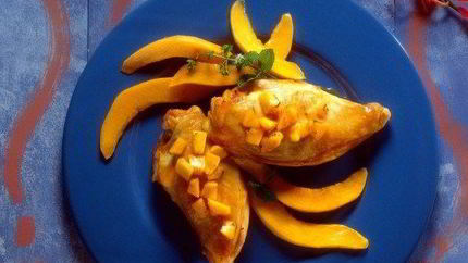 Тартинки из свежего кукурузного хлеба, горчицы, ветчины и чатни