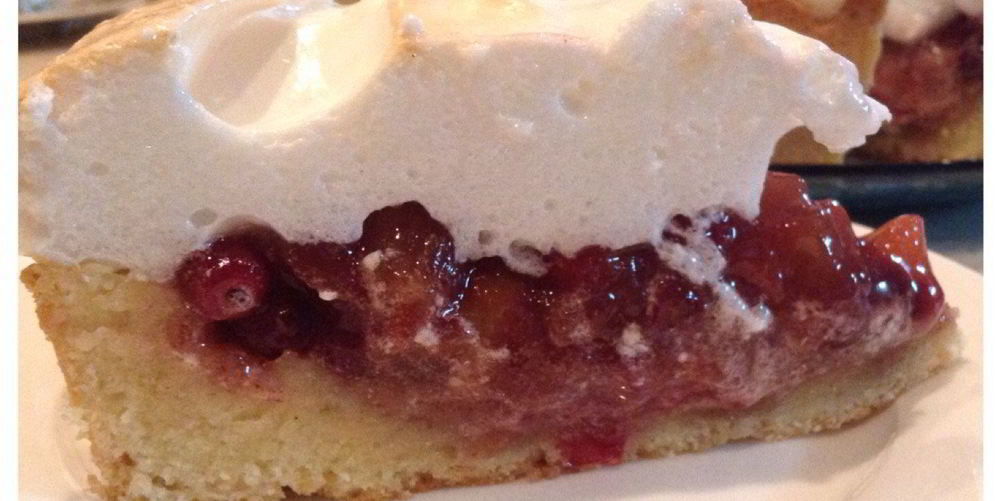 Рецепт яблочно-клюквенного тарт с меренгой