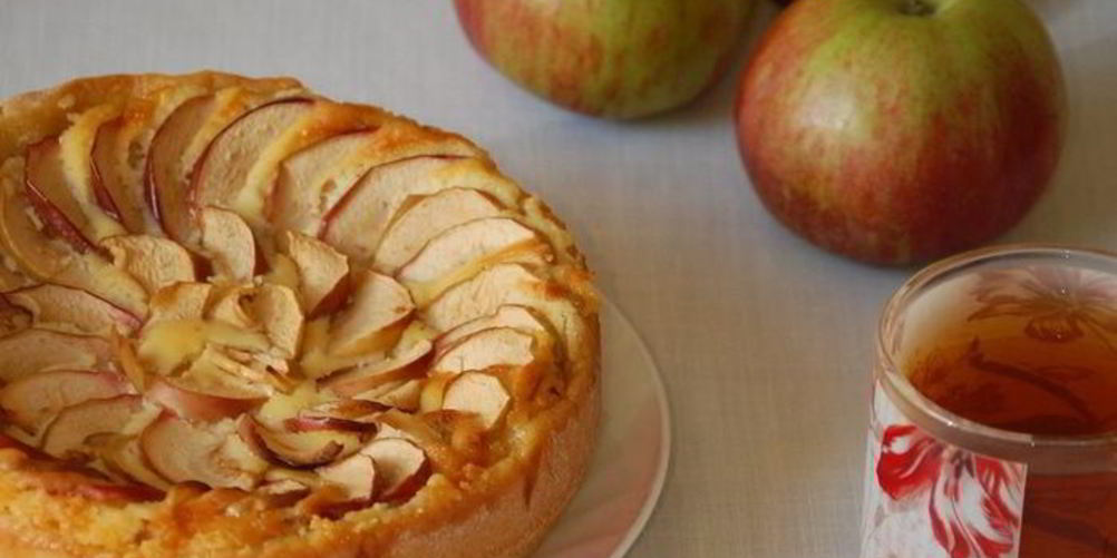 Рецепт яблочного тарта с творожным кремом
