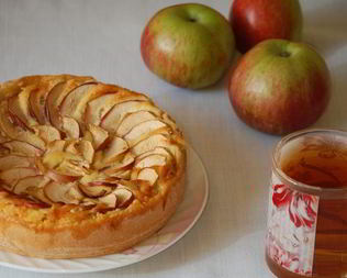 Яблочный тарт с творожным кремом