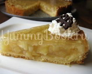 Заливной яблочный тарт с вином