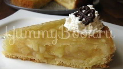 Заливной яблочный тарт с вином