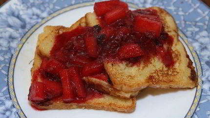 Французские тосты с имбирно-клюквенным соусом