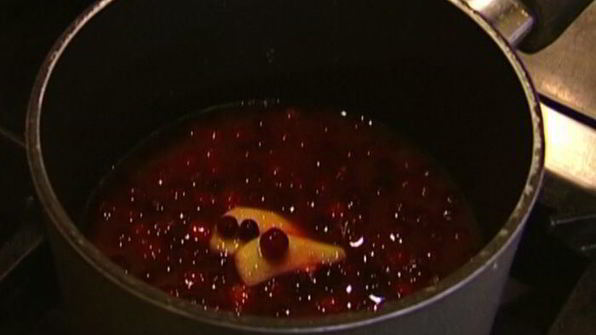 французские тосты с имбирно-клюквенным соусом