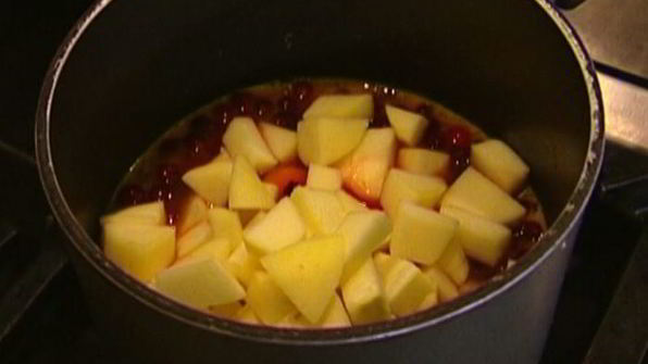 французские тосты с имбирно-клюквенным соусом