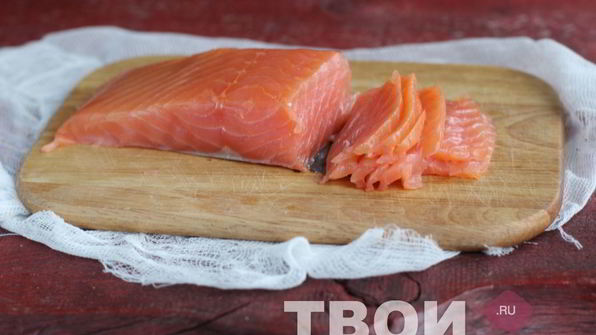 тост с яичницей-болтуньей и семгой