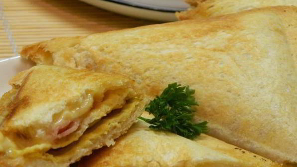 тост с яичницей и беконом